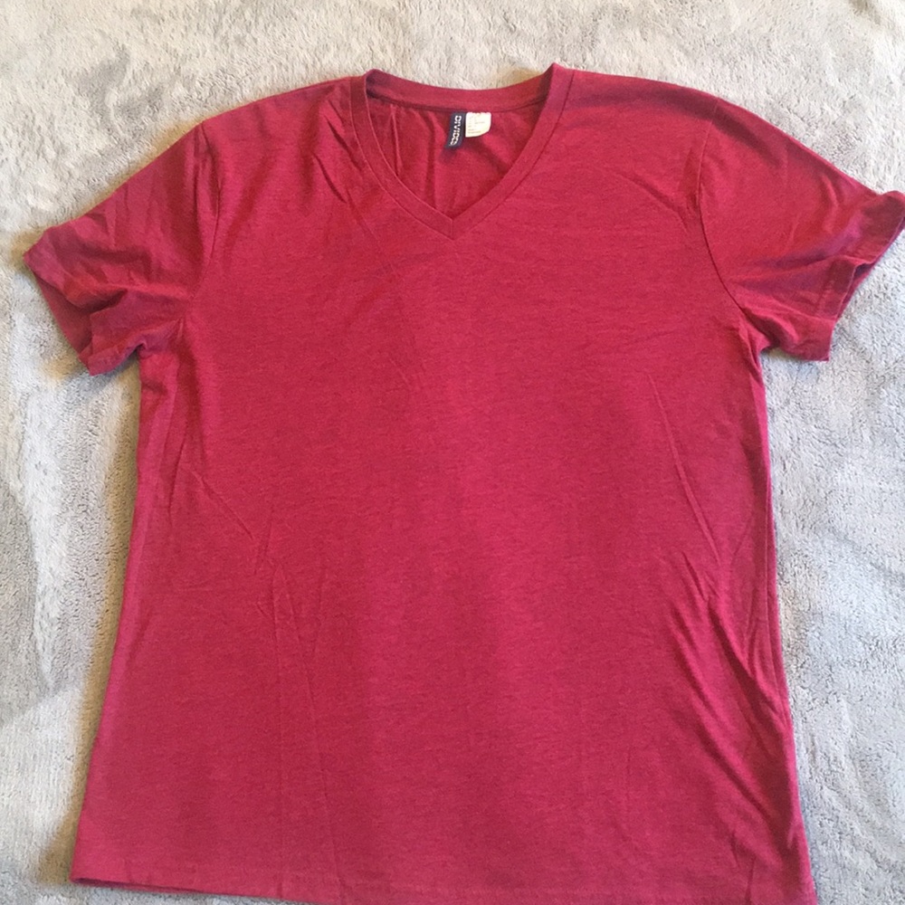 Red H&M men’s t-shirt